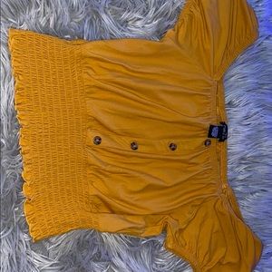 Crop top with sleeves